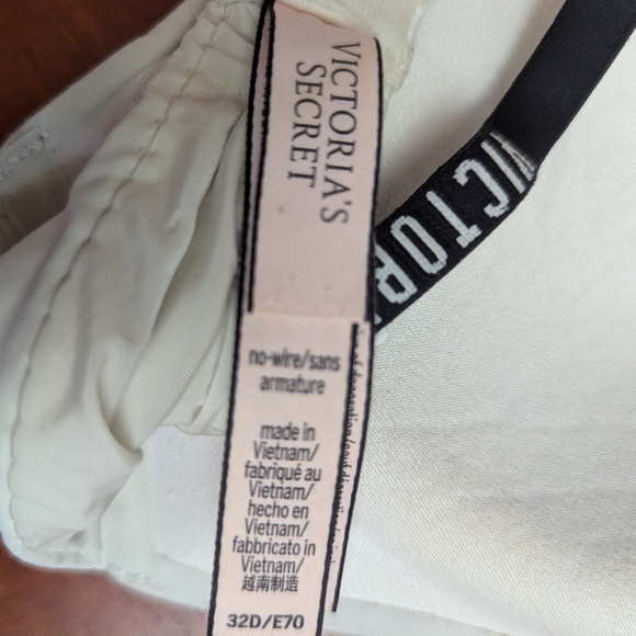 Victoria's Secret White Bra - Picture 4 of 4